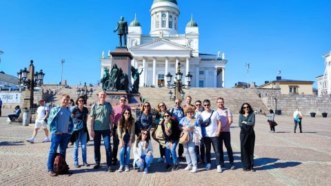 Gruppenbild mit Lehrer:innen in Helsinke